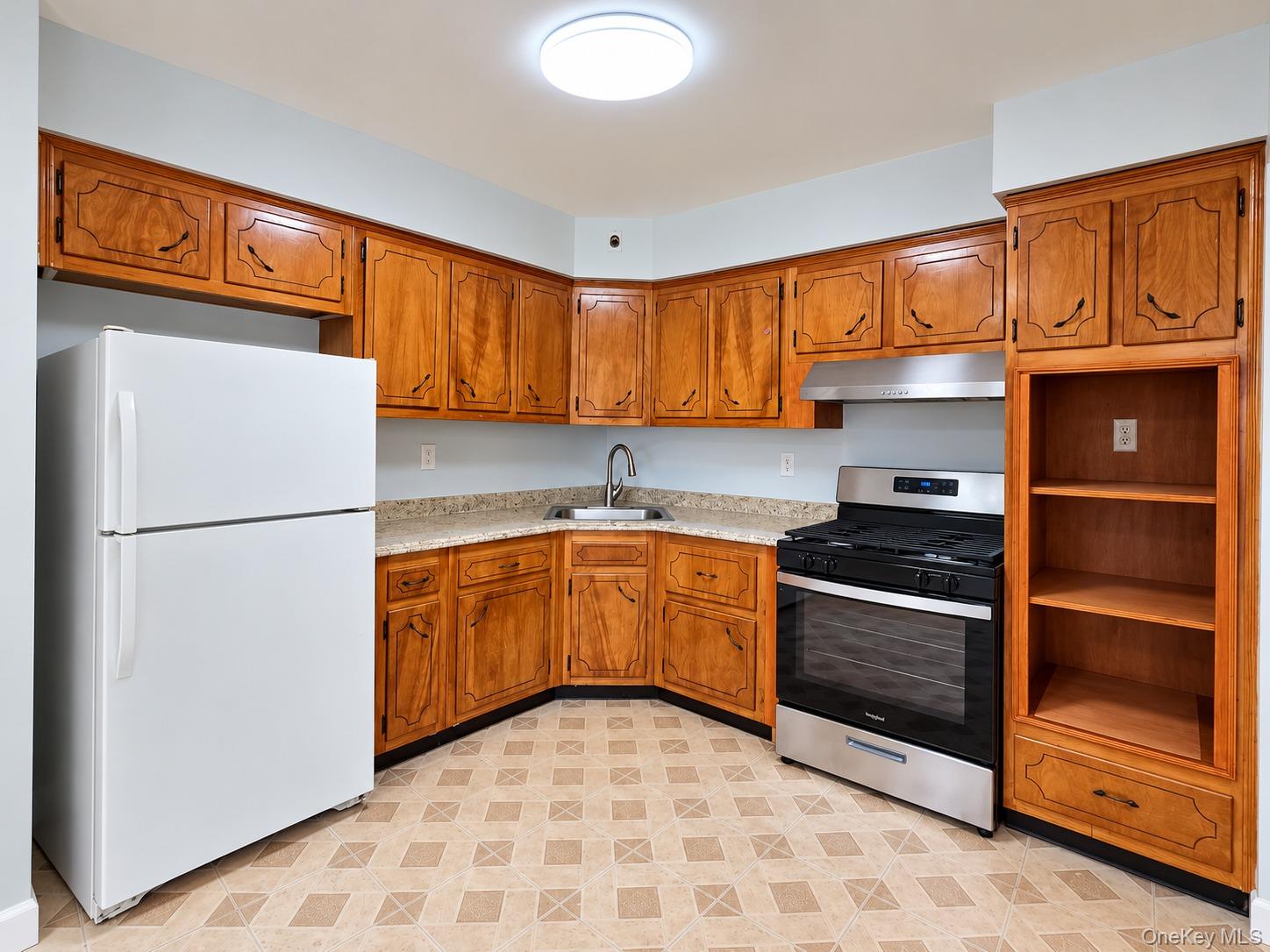 2551 46th Street Property Photo 4