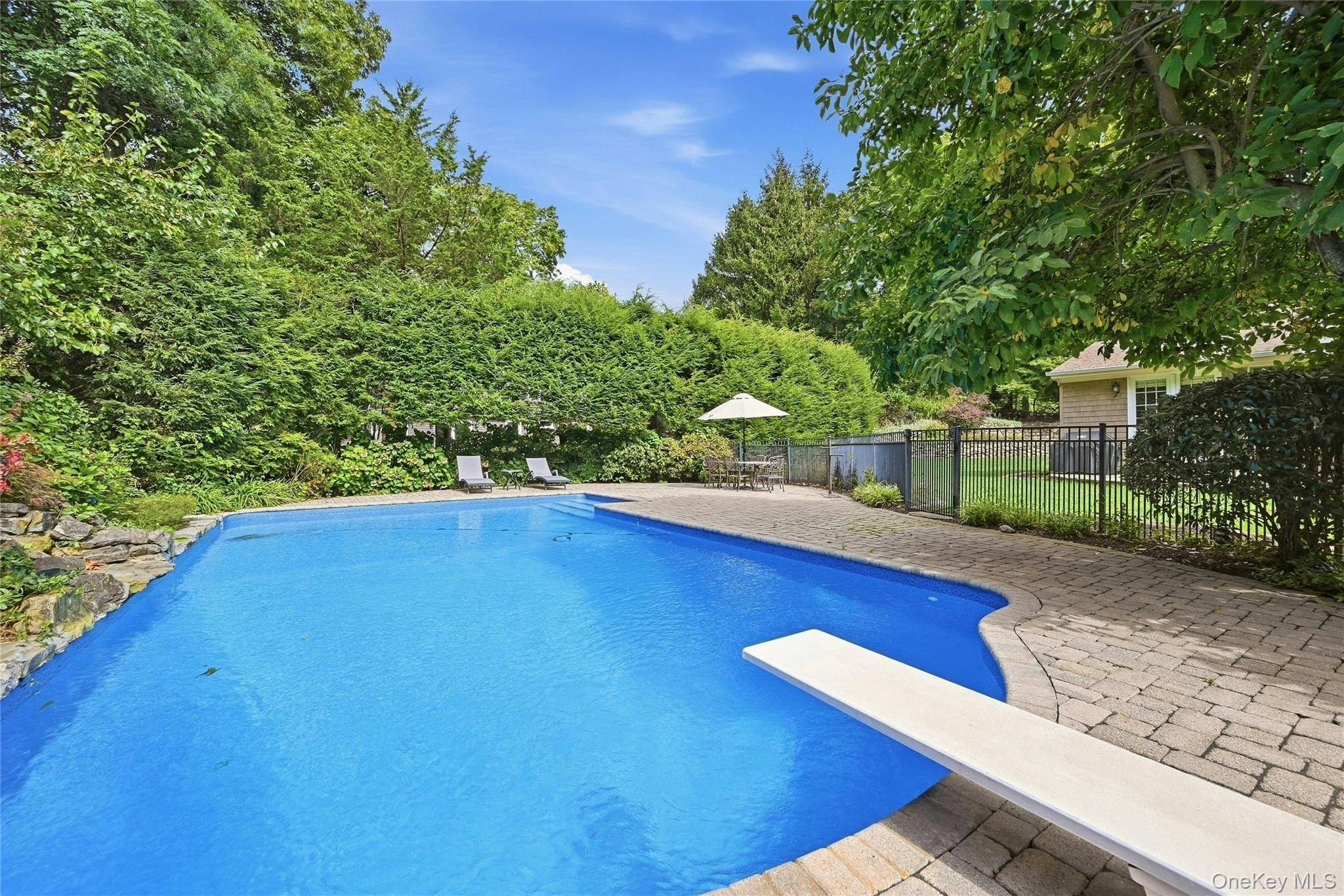 5 Hillsview Road Property Photo 37