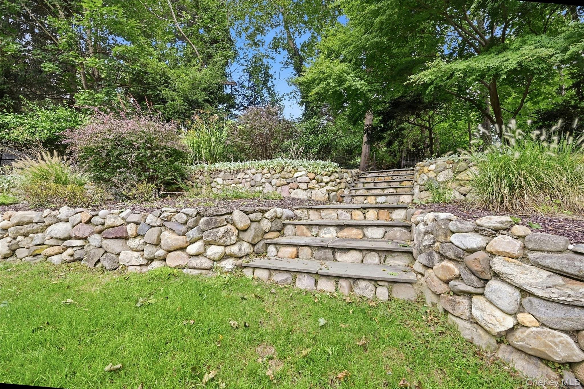 5 Hillsview Road Property Photo 39