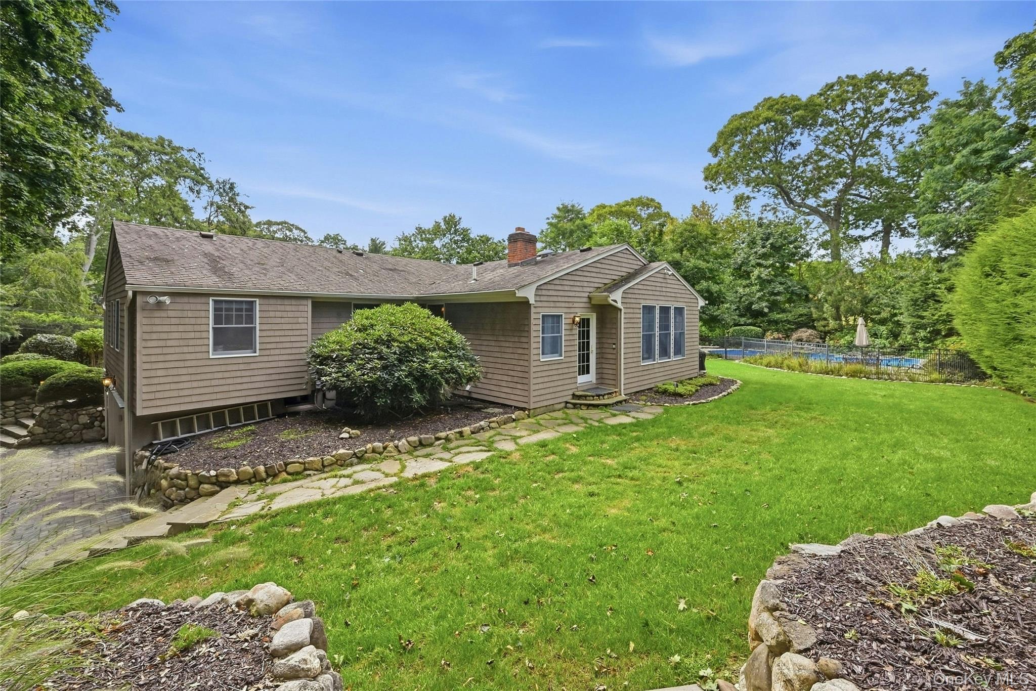 5 Hillsview Road Property Photo 40