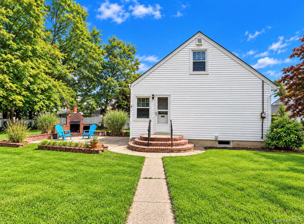 411 Howells Road Property Photo 2