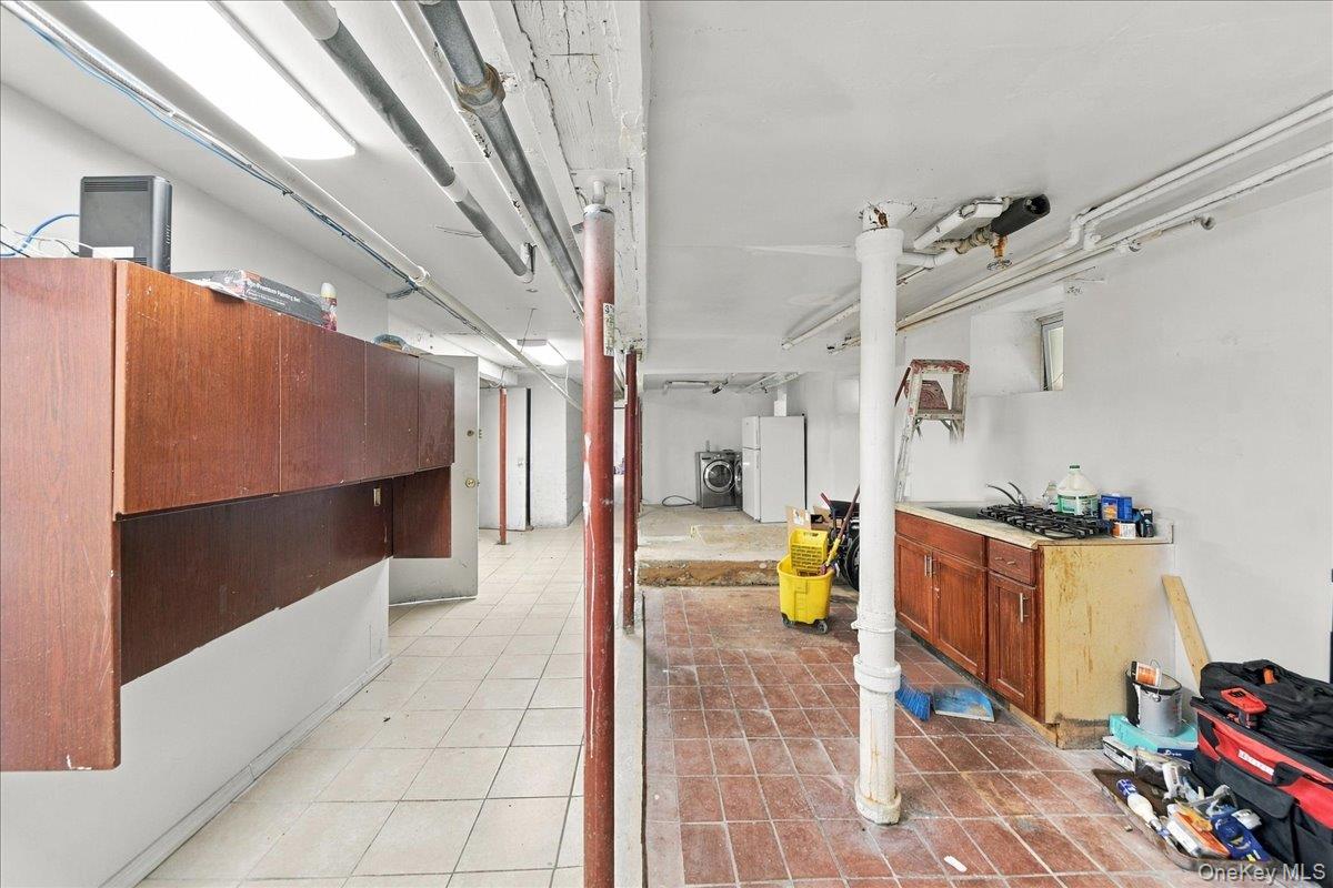 1385 Bronx River Avenue Property Photo 11