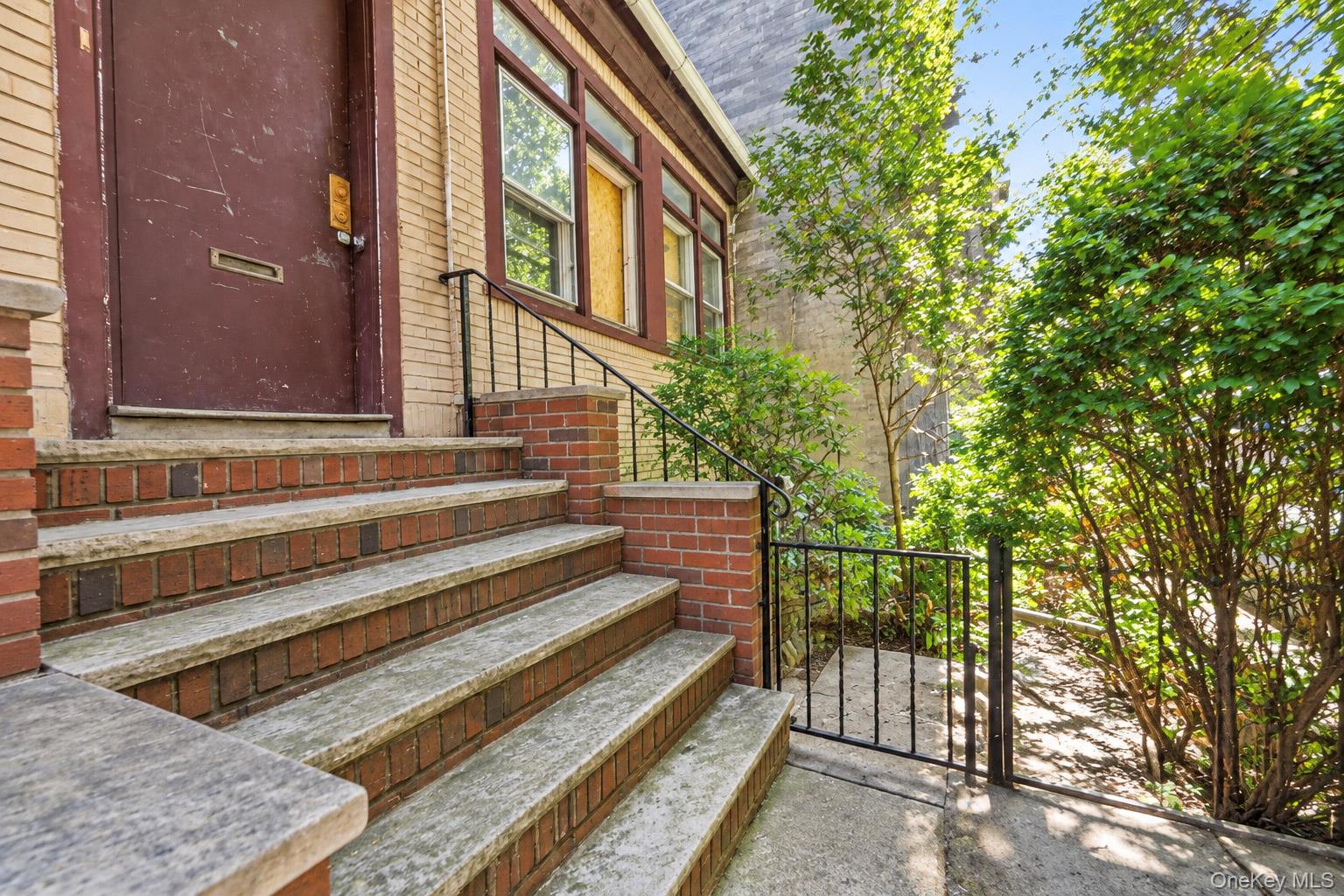 2140 Mapes Avenue Property Photo 3