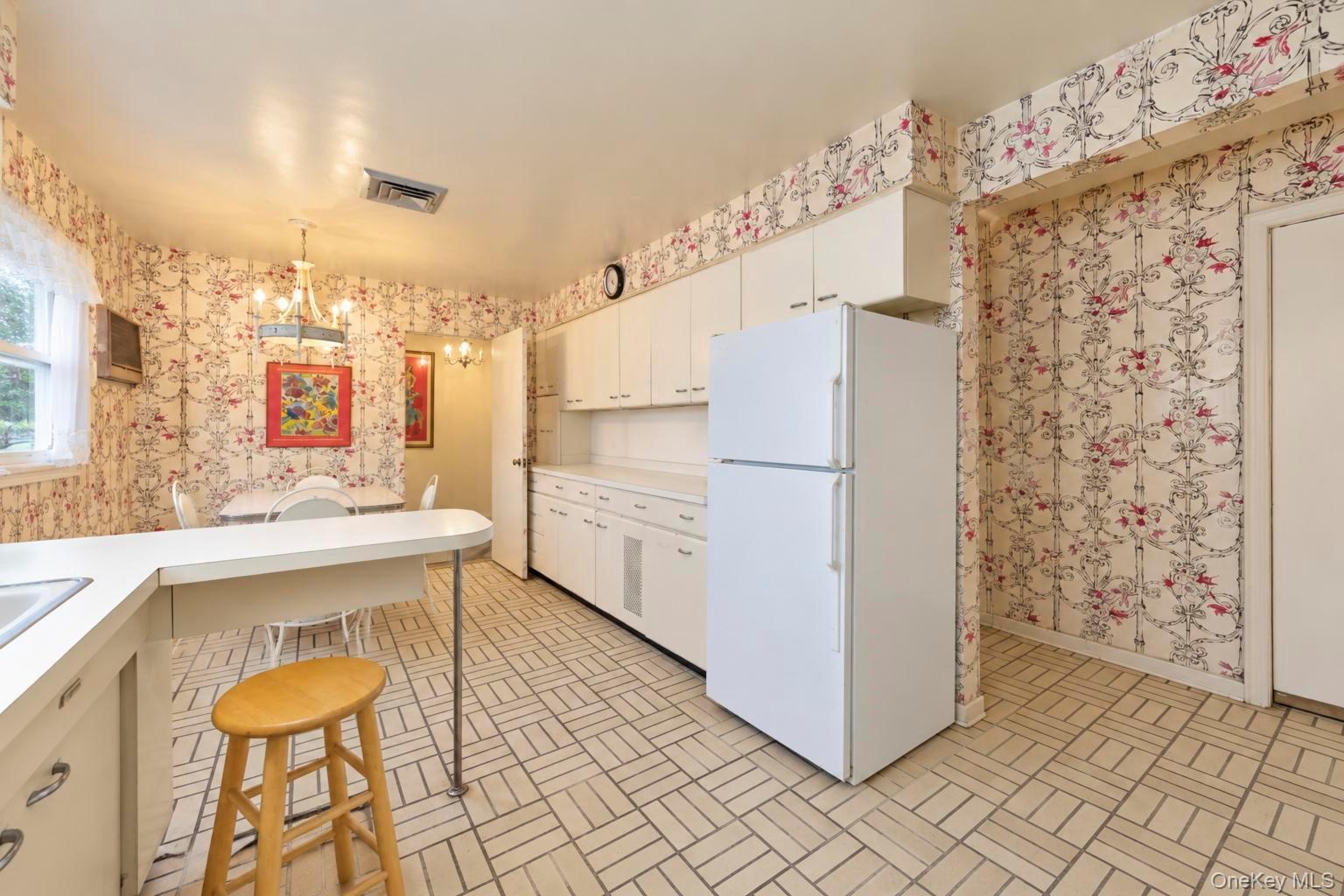 517 E Shore Road Property Photo 12