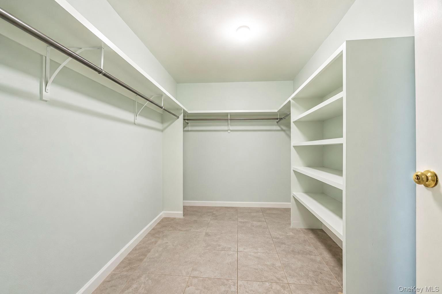517 E Shore Road Property Photo 23