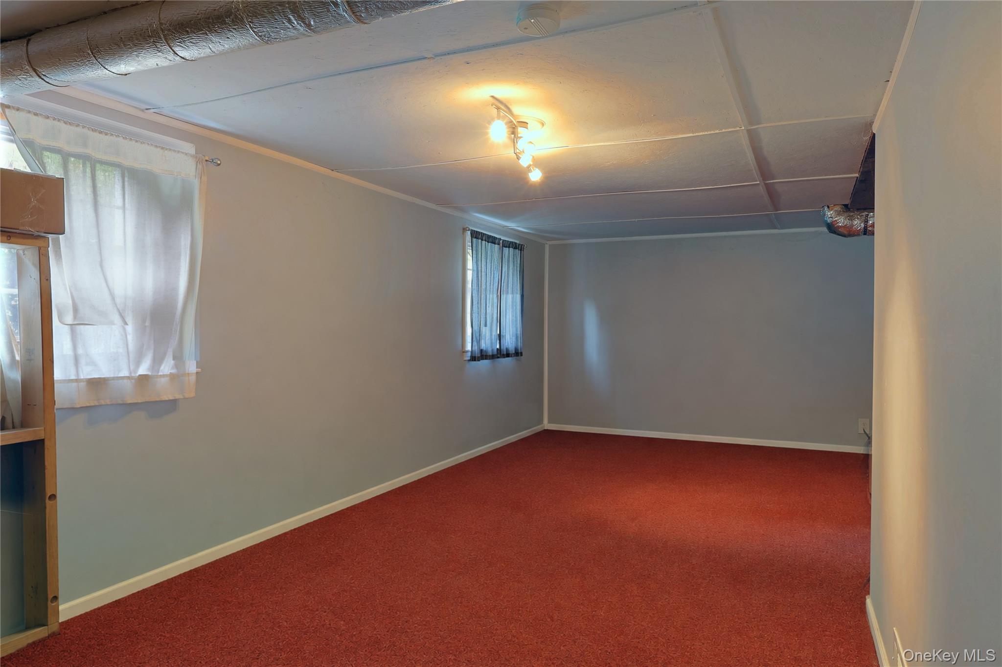 545 N Quaker Lane Property Photo 36