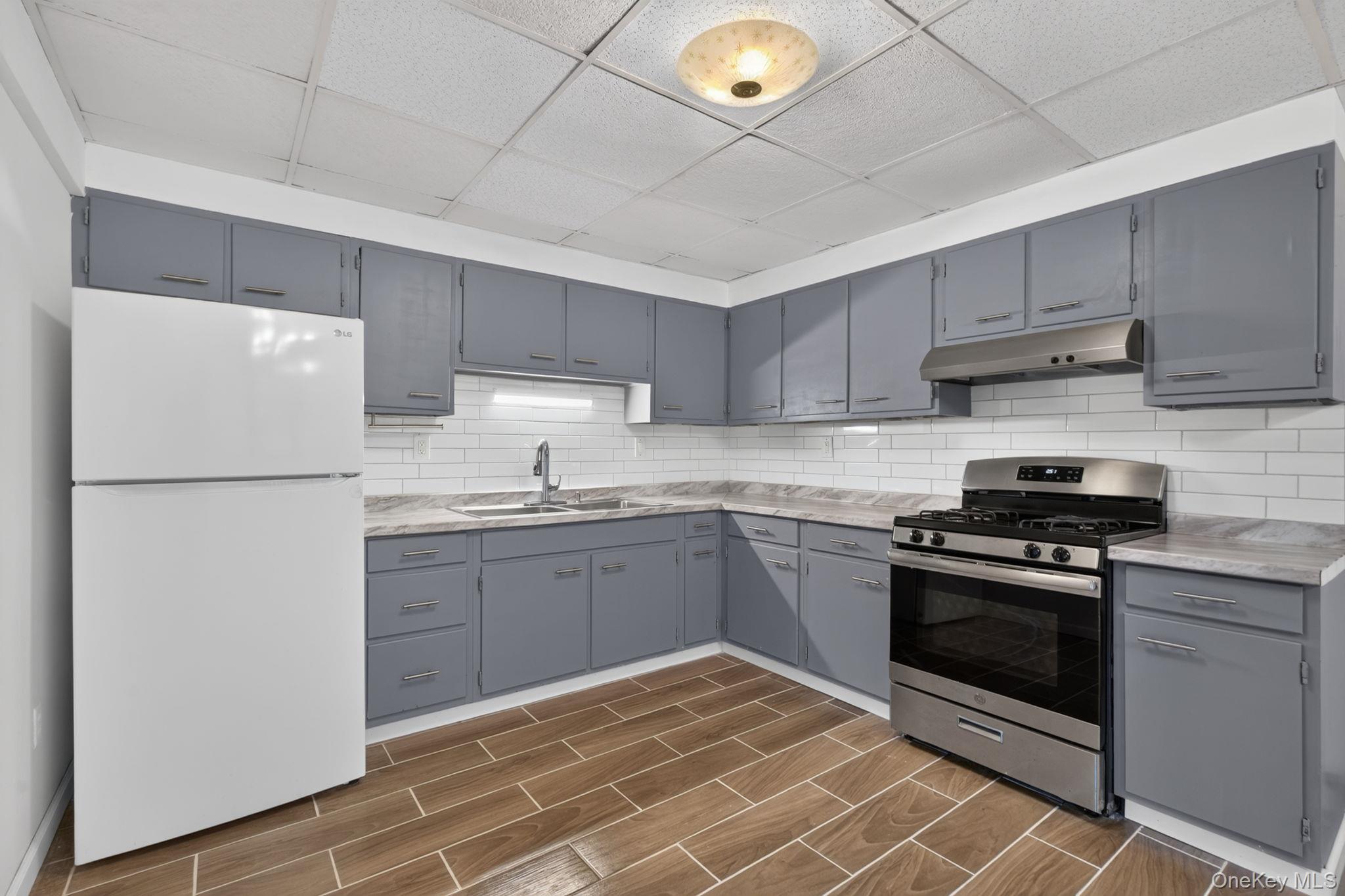 155 Stoneleigh Avenue 1 Property Photo 24