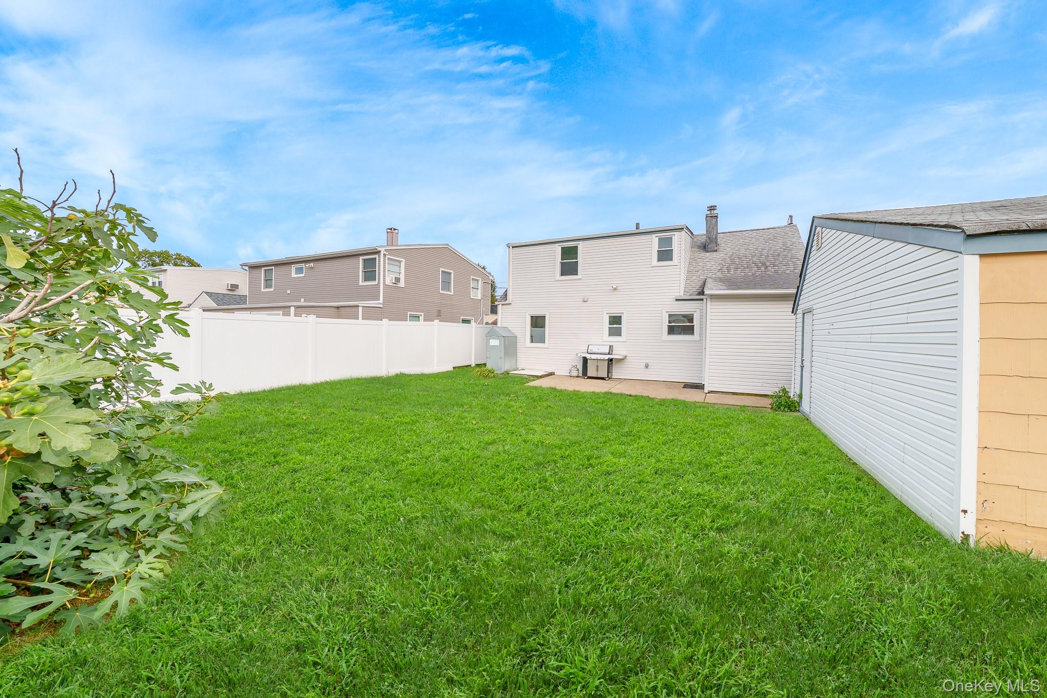 2230 Beech Street Property Photo 4
