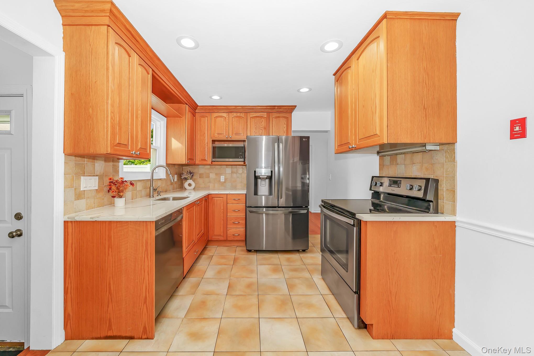 2230 Beech Street Property Photo 6