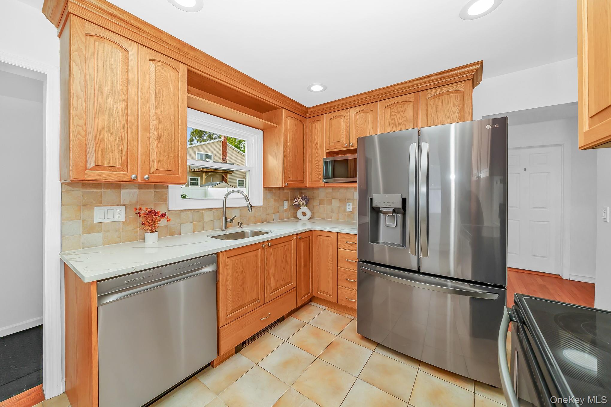 2230 Beech Street Property Photo 7