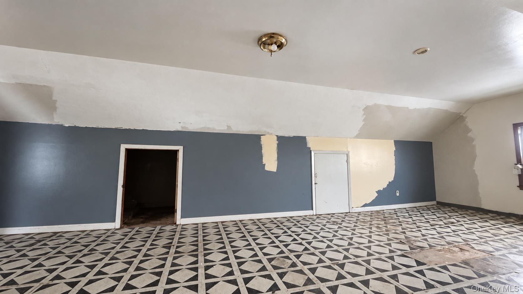 33 S Terrace Avenue Property Photo 5