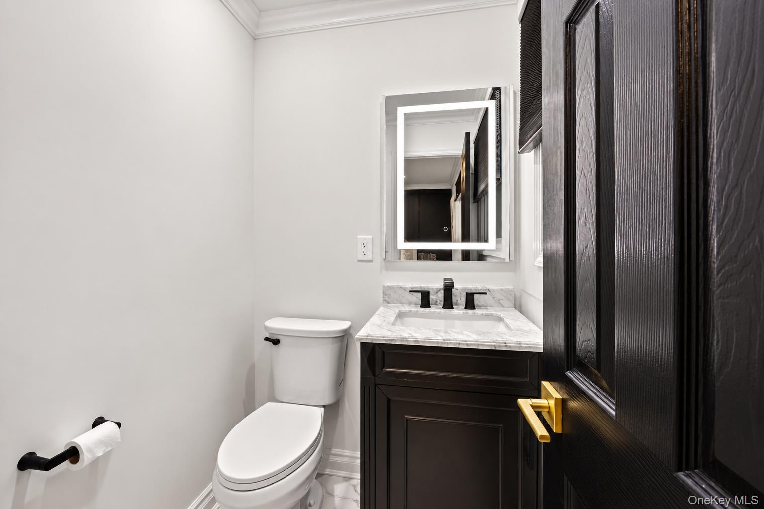 492 Connetquot Avenue Property Photo 11