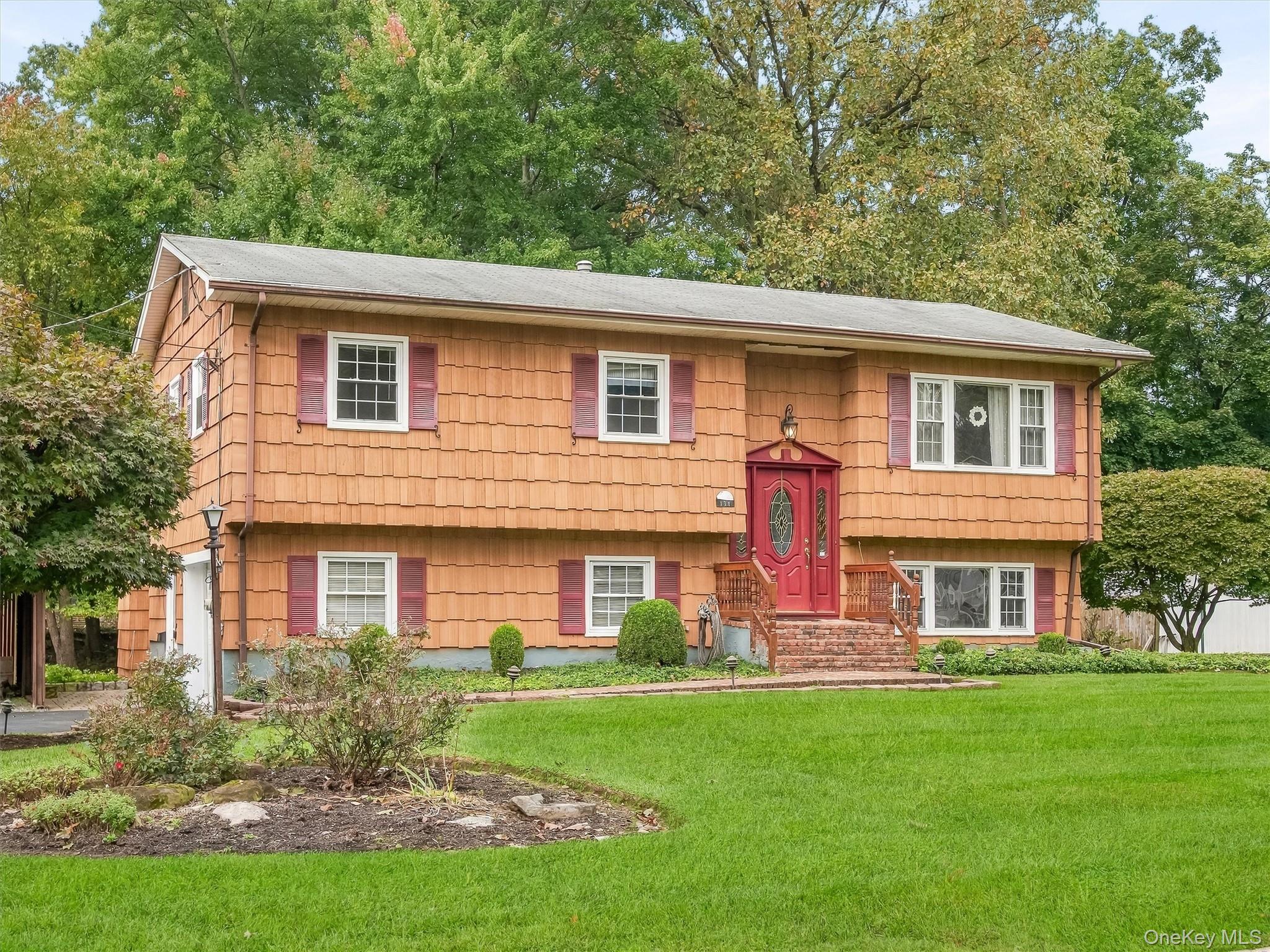 131 Sleepy Hollow Lane Property Photo 3