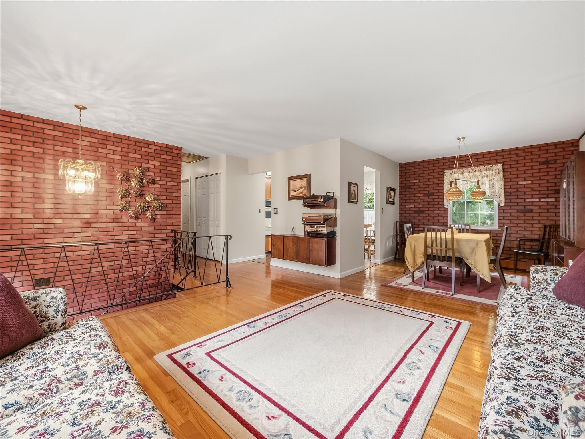 131 Sleepy Hollow Lane Property Photo 8