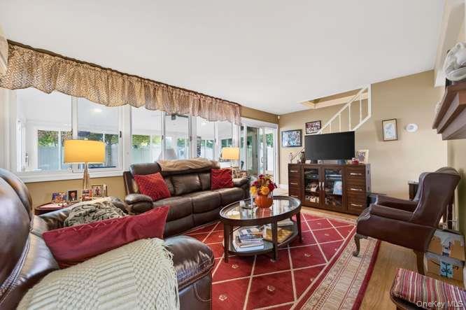 35 Hedge Lane Property Photo 2