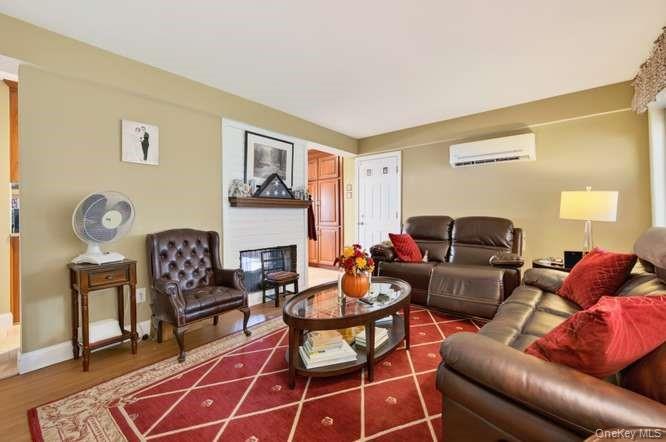 35 Hedge Lane Property Photo 3