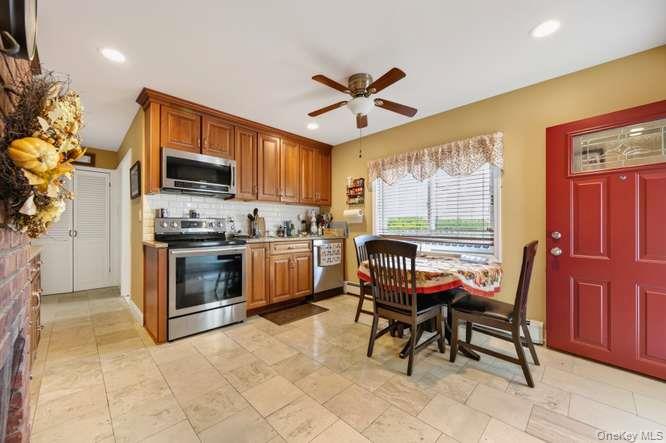 35 Hedge Lane Property Photo 4