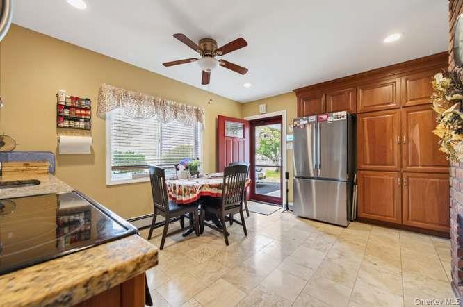 35 Hedge Lane Property Photo 5