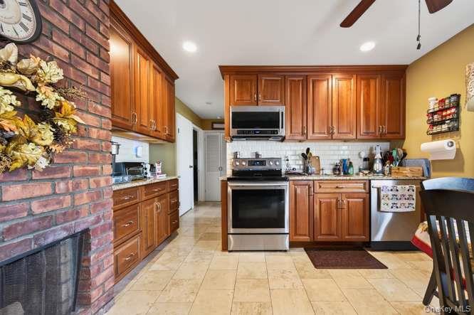 35 Hedge Lane Property Photo 6