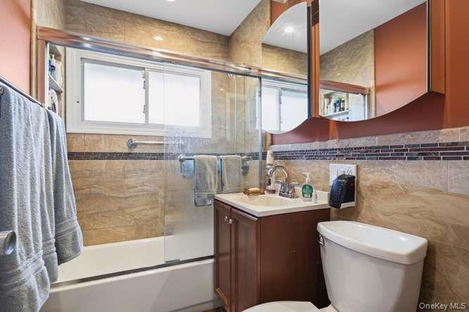 35 Hedge Lane Property Photo 10
