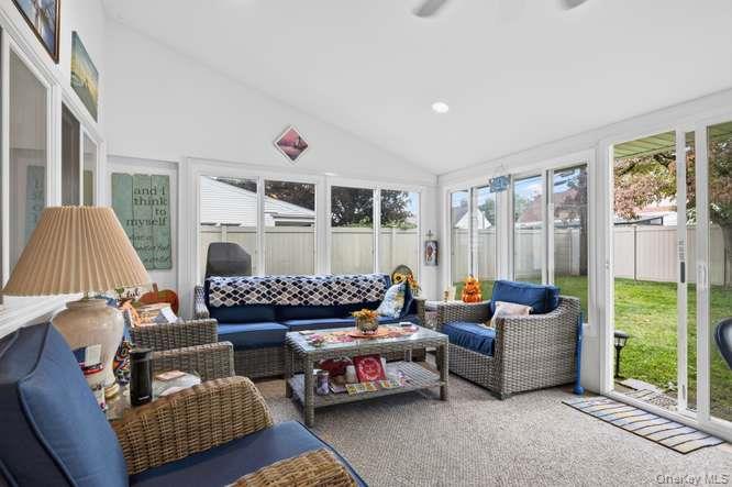 35 Hedge Lane Property Photo 12
