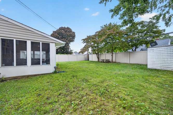 35 Hedge Lane Property Photo 17