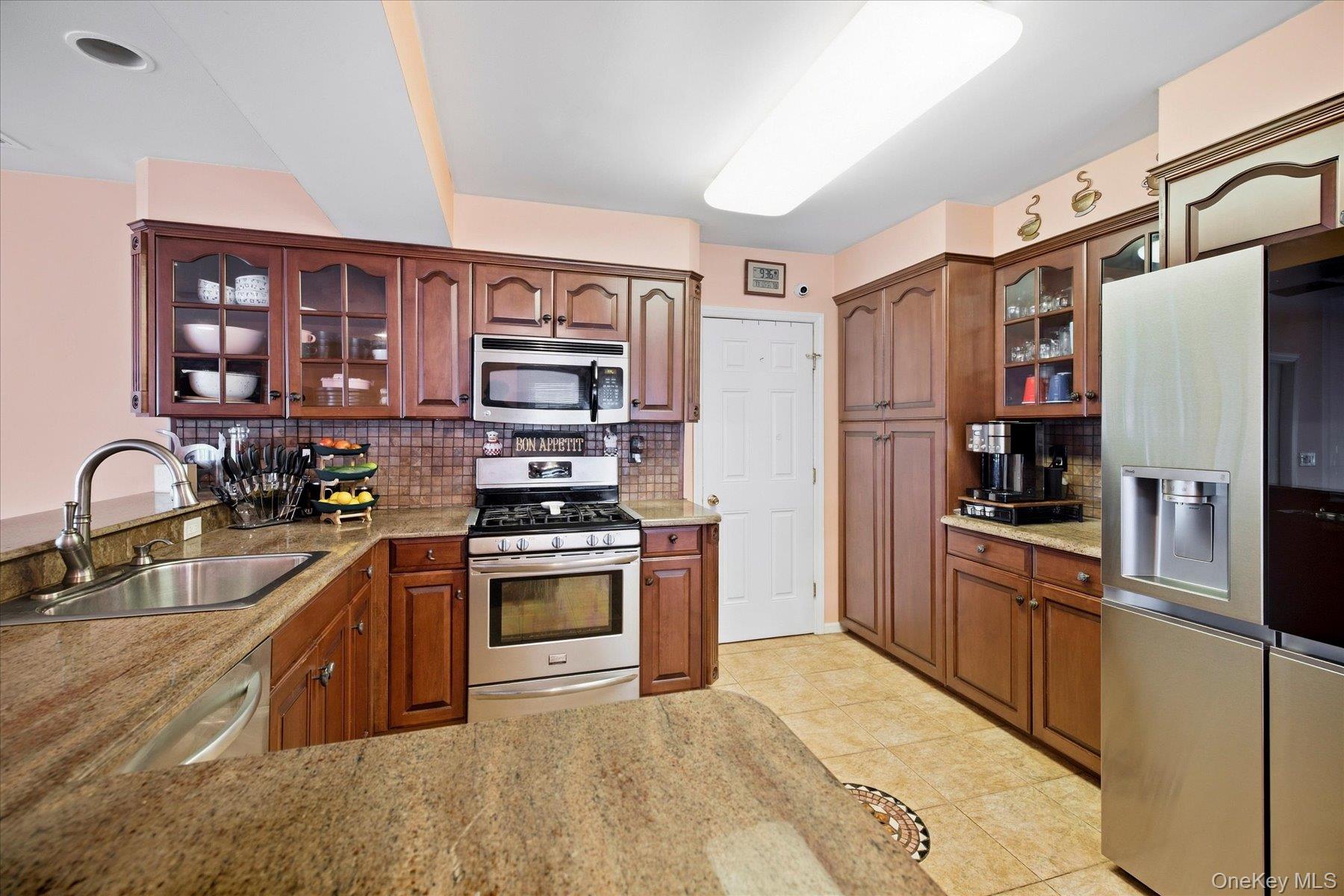 11 W 2nd Street Property Photo 7