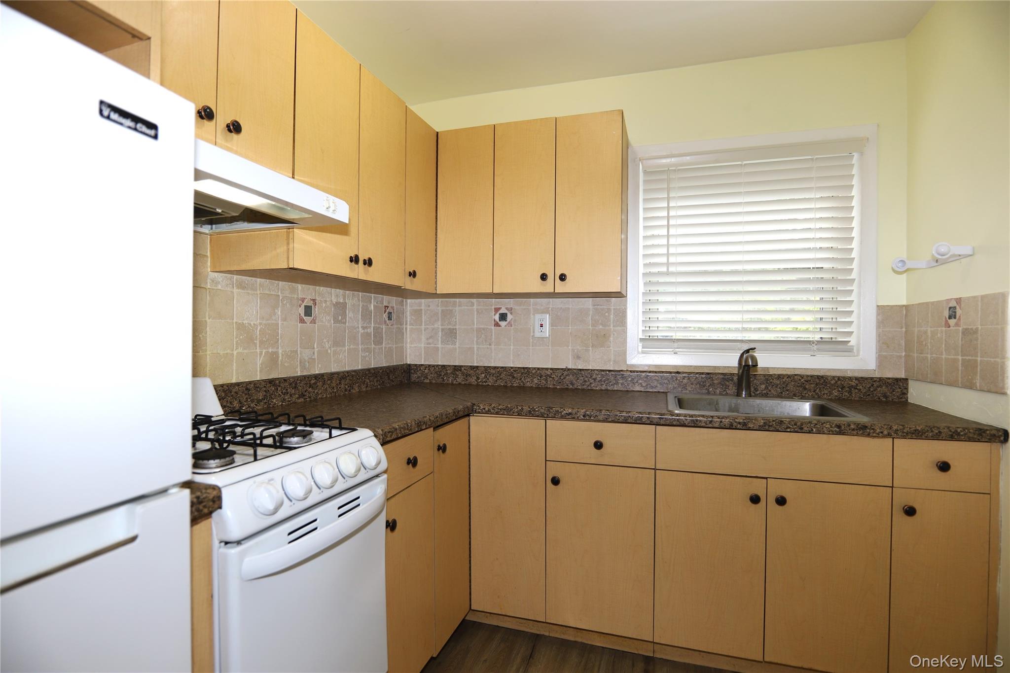 330 S Broadway E1 Property Photo 1