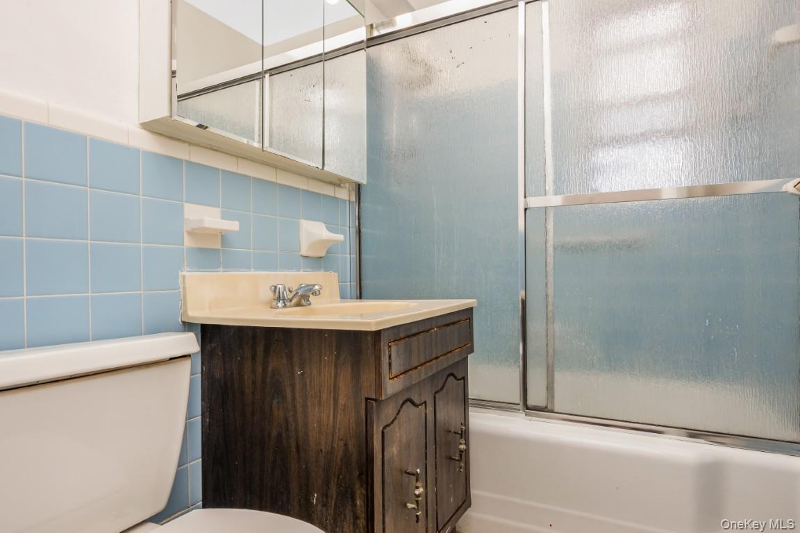 18-40 211th Street 4a Property Photo 21