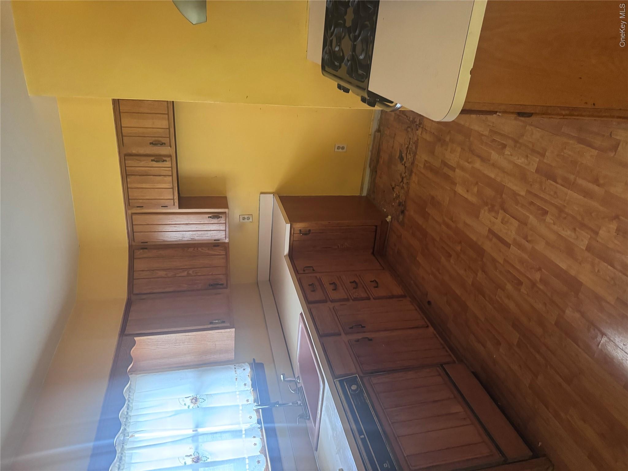 89 N Bergen Place Property Photo 3