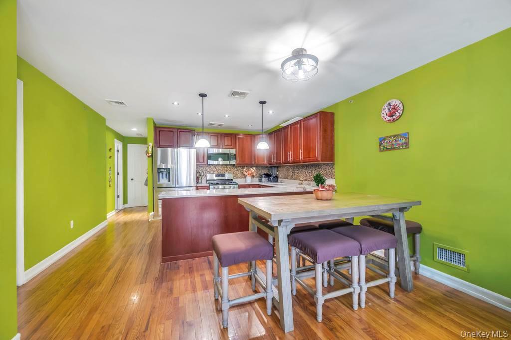 10314 Rockaway Beach Boulevard 2b Property Photo 4