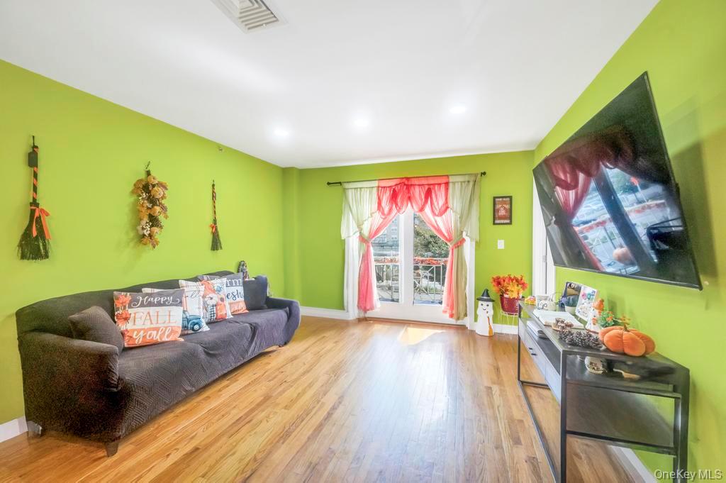 10314 Rockaway Beach Boulevard 2b Property Photo 5