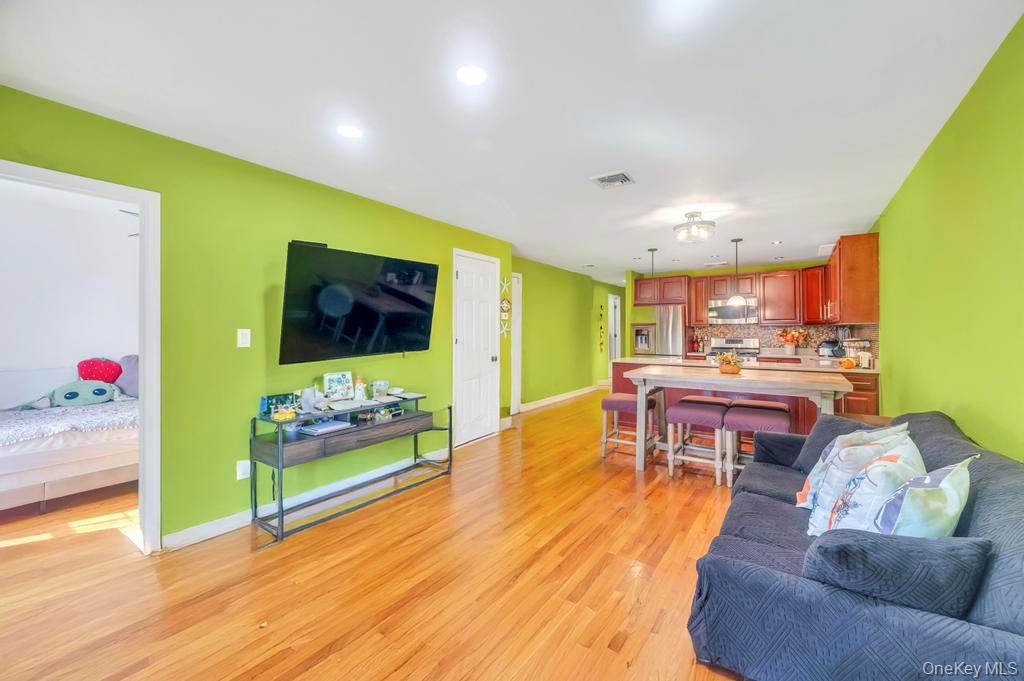 10314 Rockaway Beach Boulevard 2b Property Photo 6