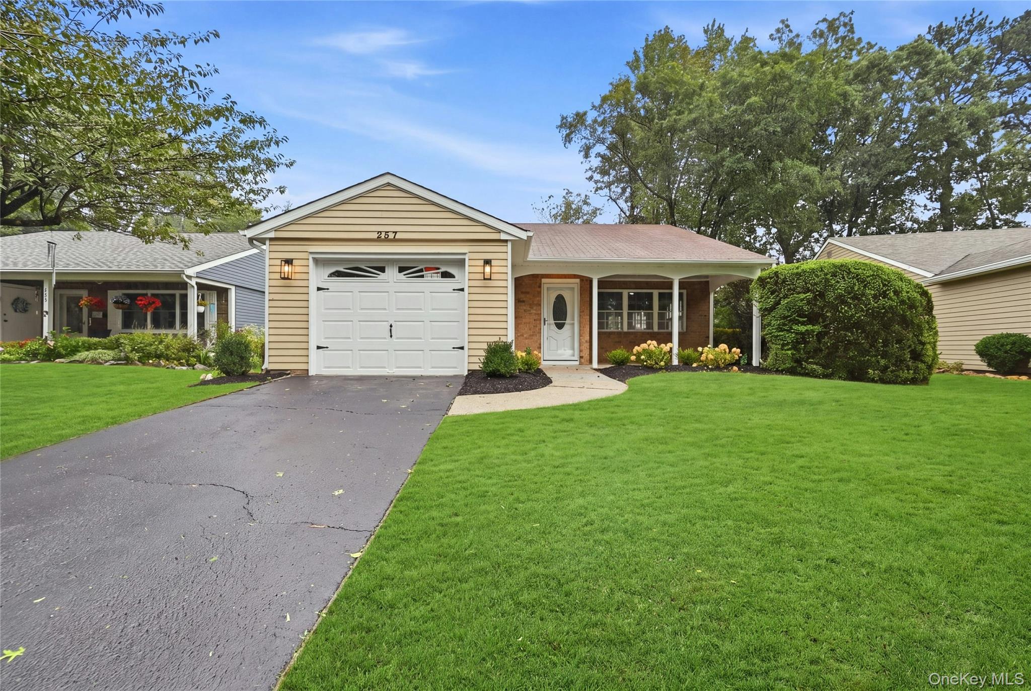 257 Edinburgh Drive Property Photo 1