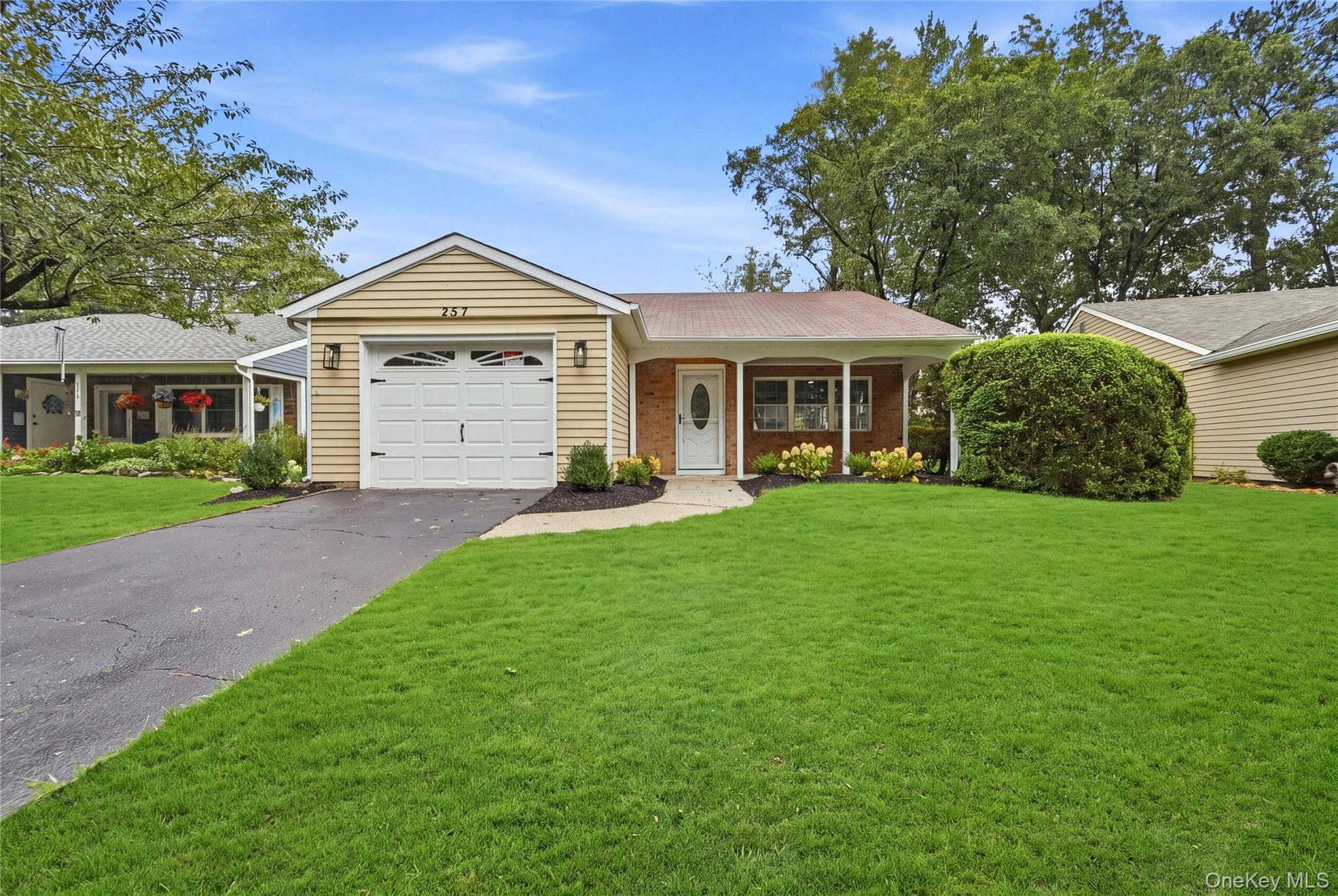 257 Edinburgh Drive Property Photo 3