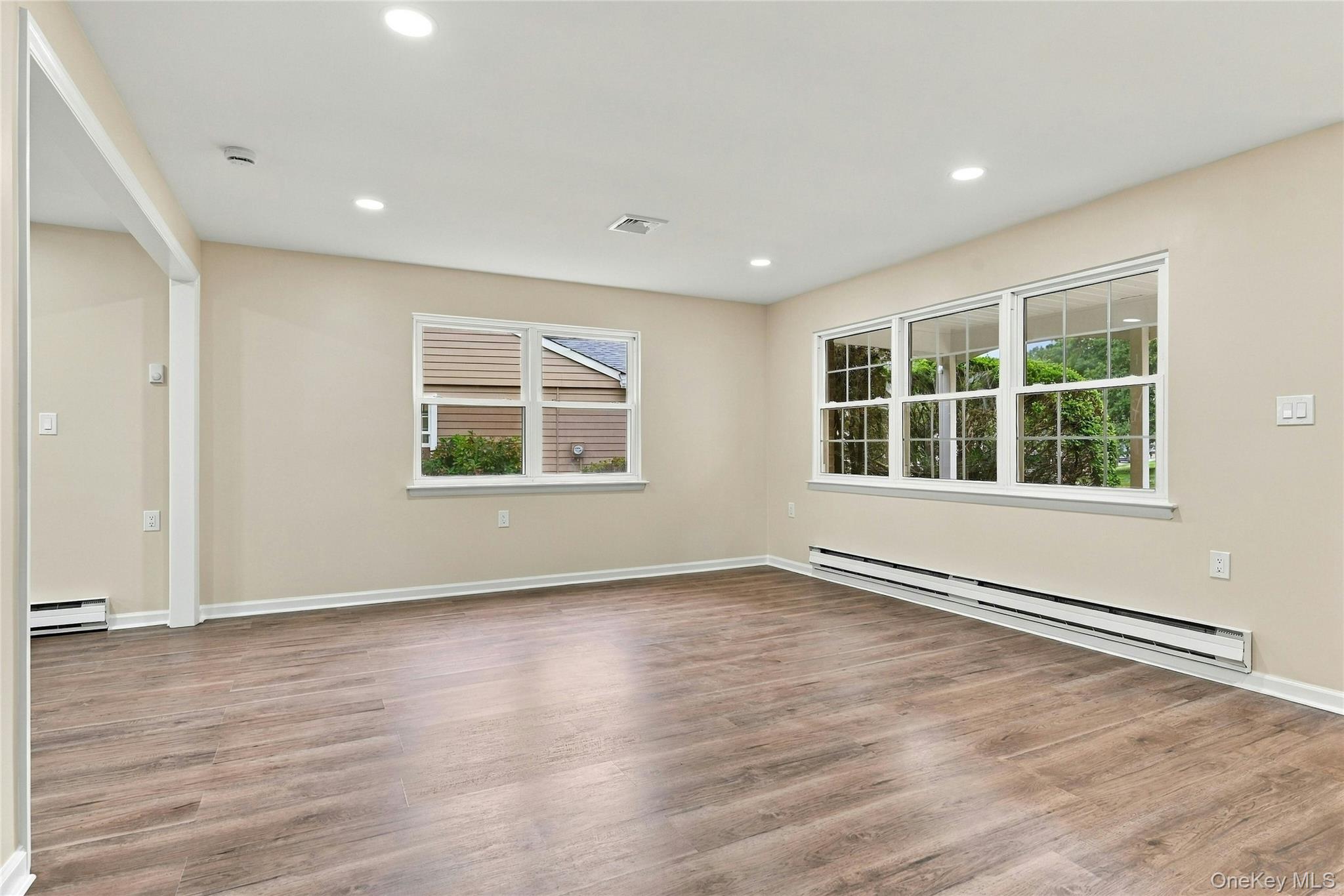 257 Edinburgh Drive Property Photo 8