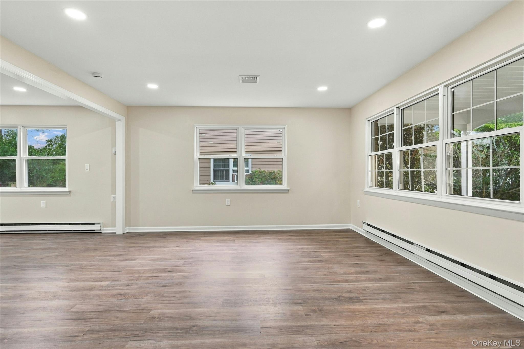 257 Edinburgh Drive Property Photo 9