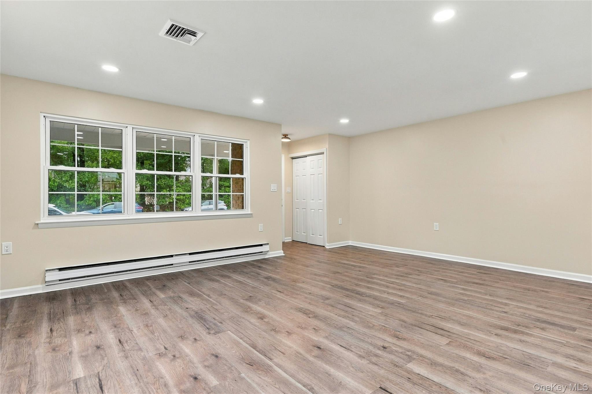 257 Edinburgh Drive Property Photo 11