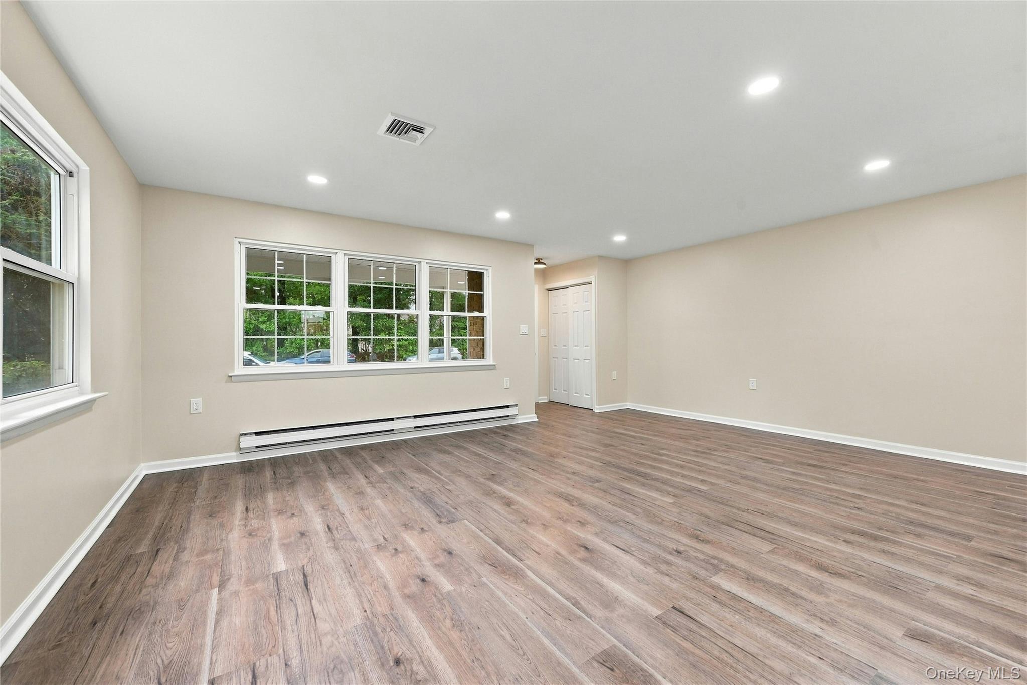 257 Edinburgh Drive Property Photo 12