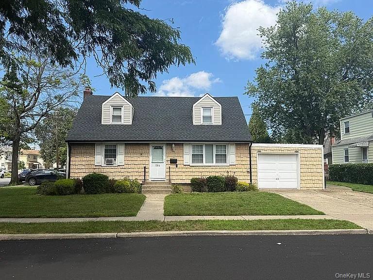 584 8th Street Property Photo 1