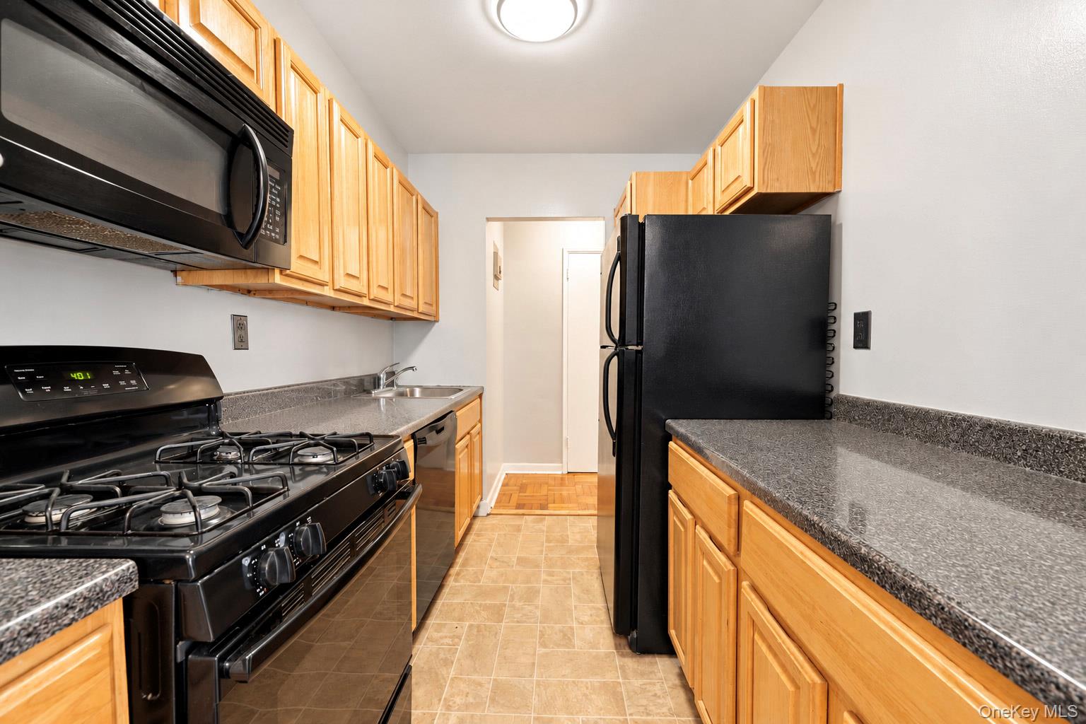4 Sadore Lane 2w Property Photo 6