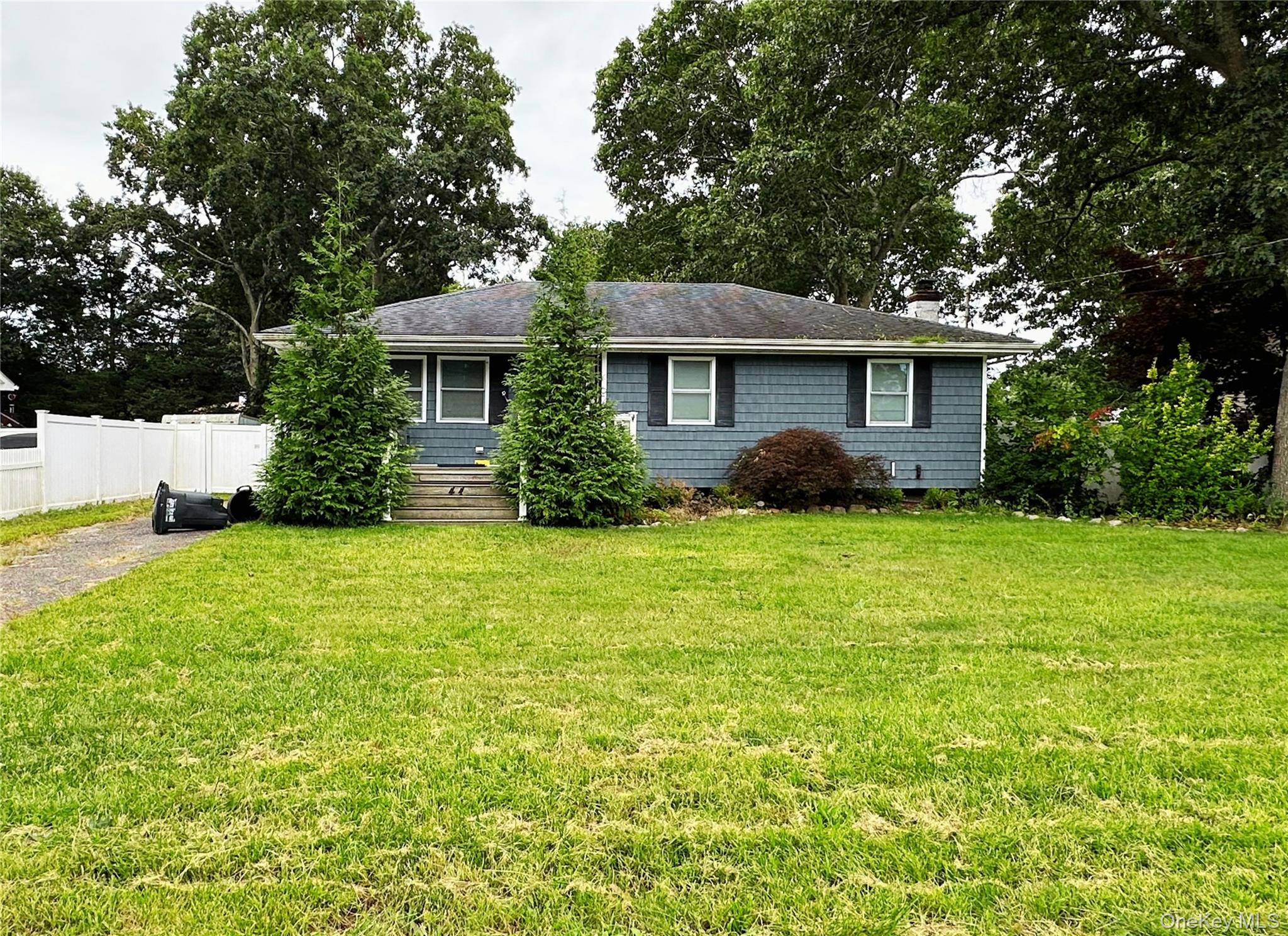 44 Floradora Drive Property Photo 2