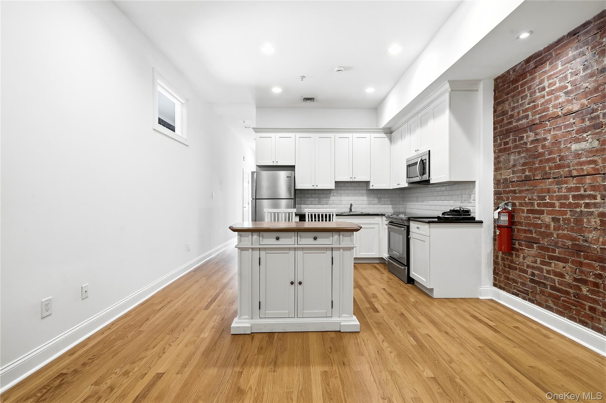 276 Main Street 2f Property Photo 6