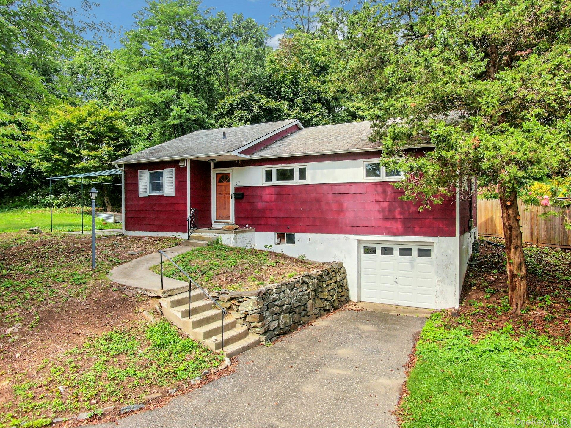 277 Crest Drive Property Photo 1