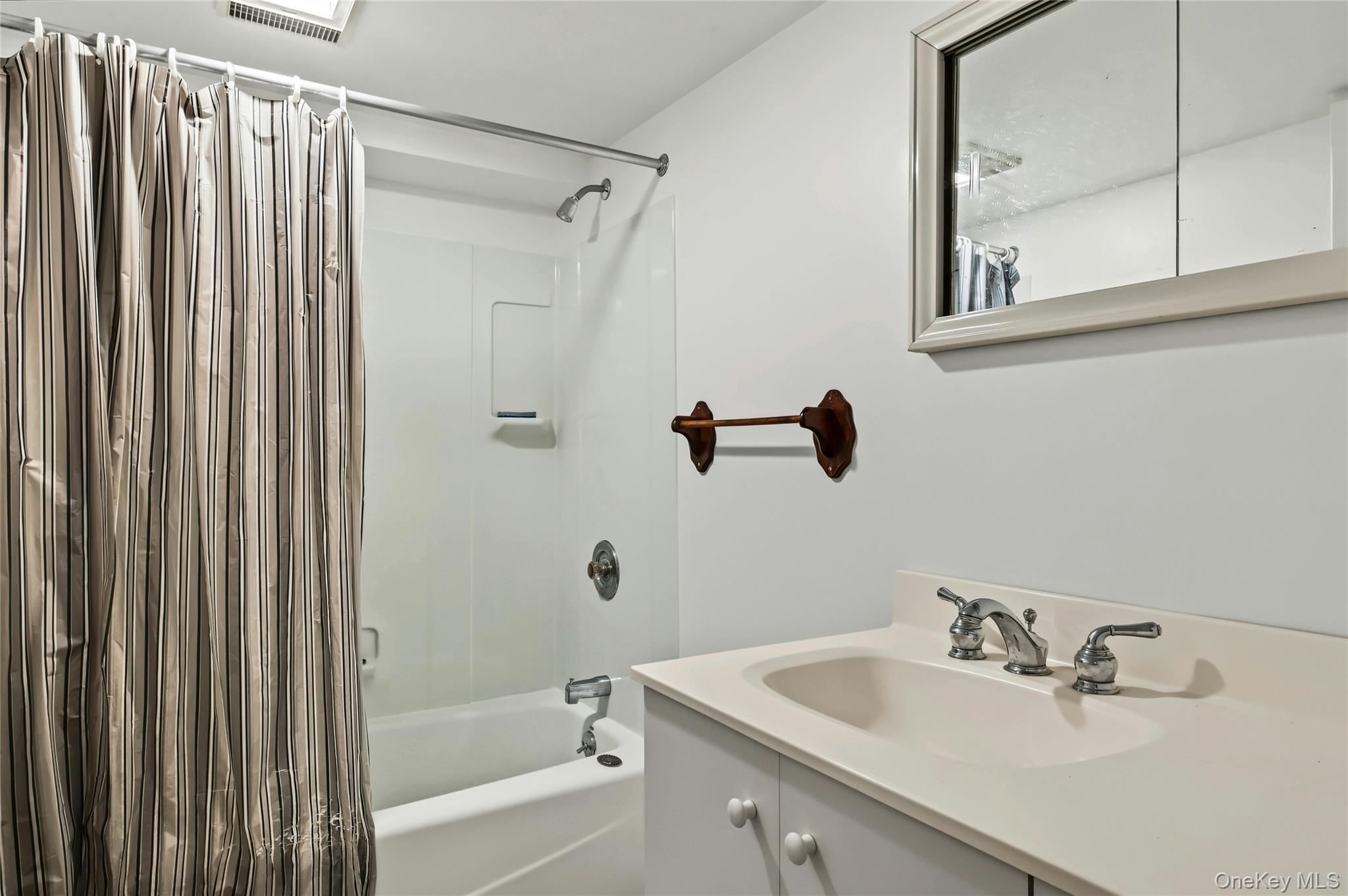 930 Tooker Avenue Property Photo 19