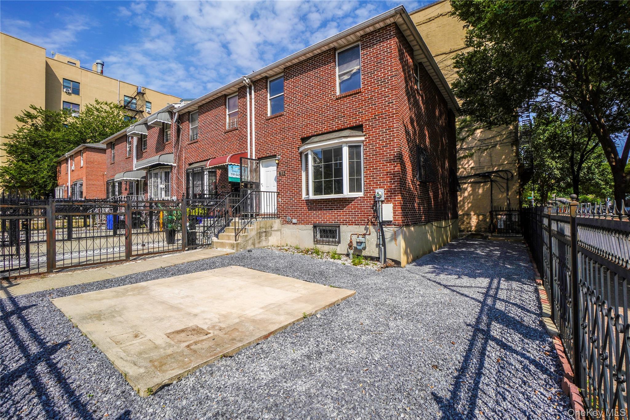 613 Oak Terrace Property Photo 1
