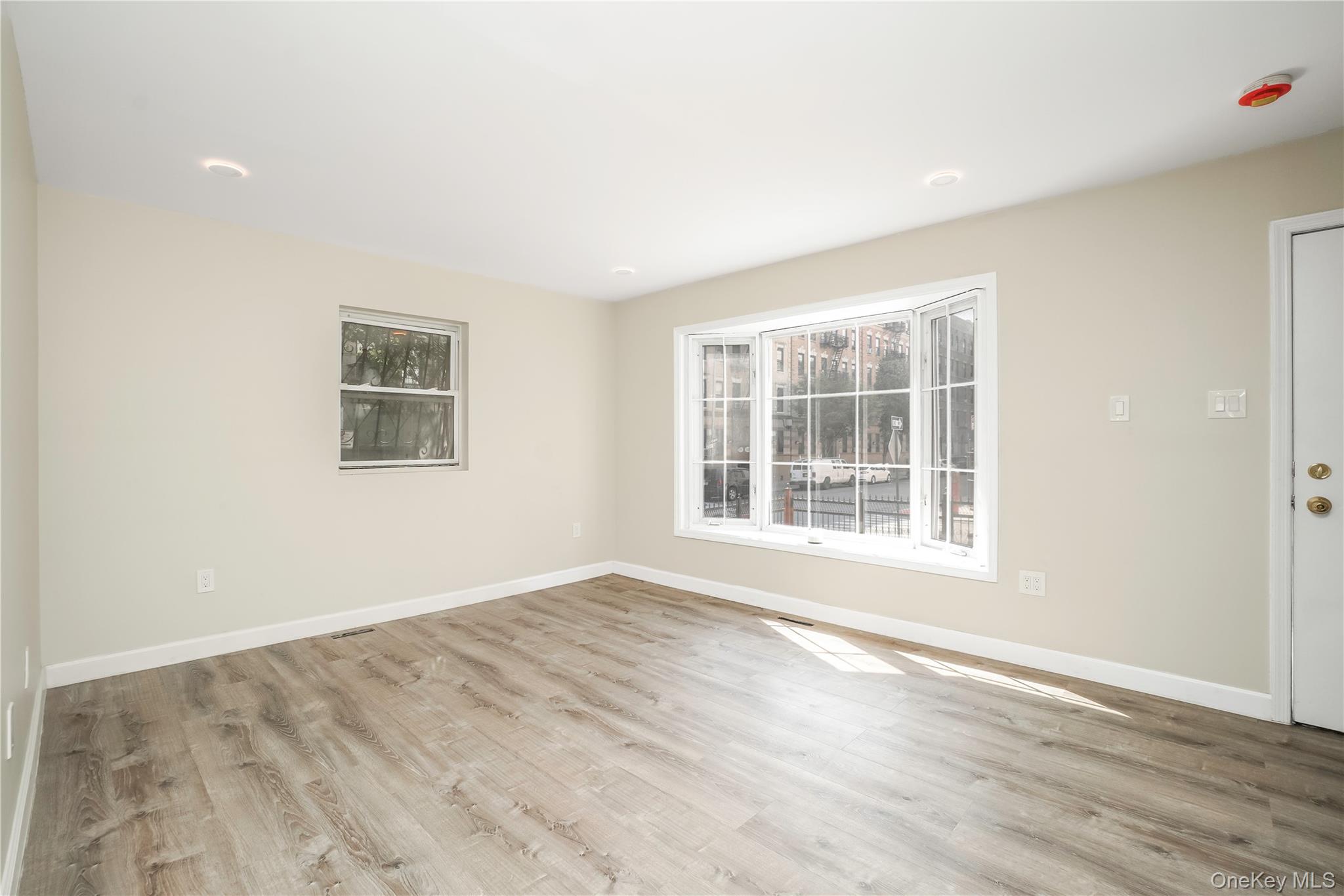 613 Oak Terrace Property Photo 3