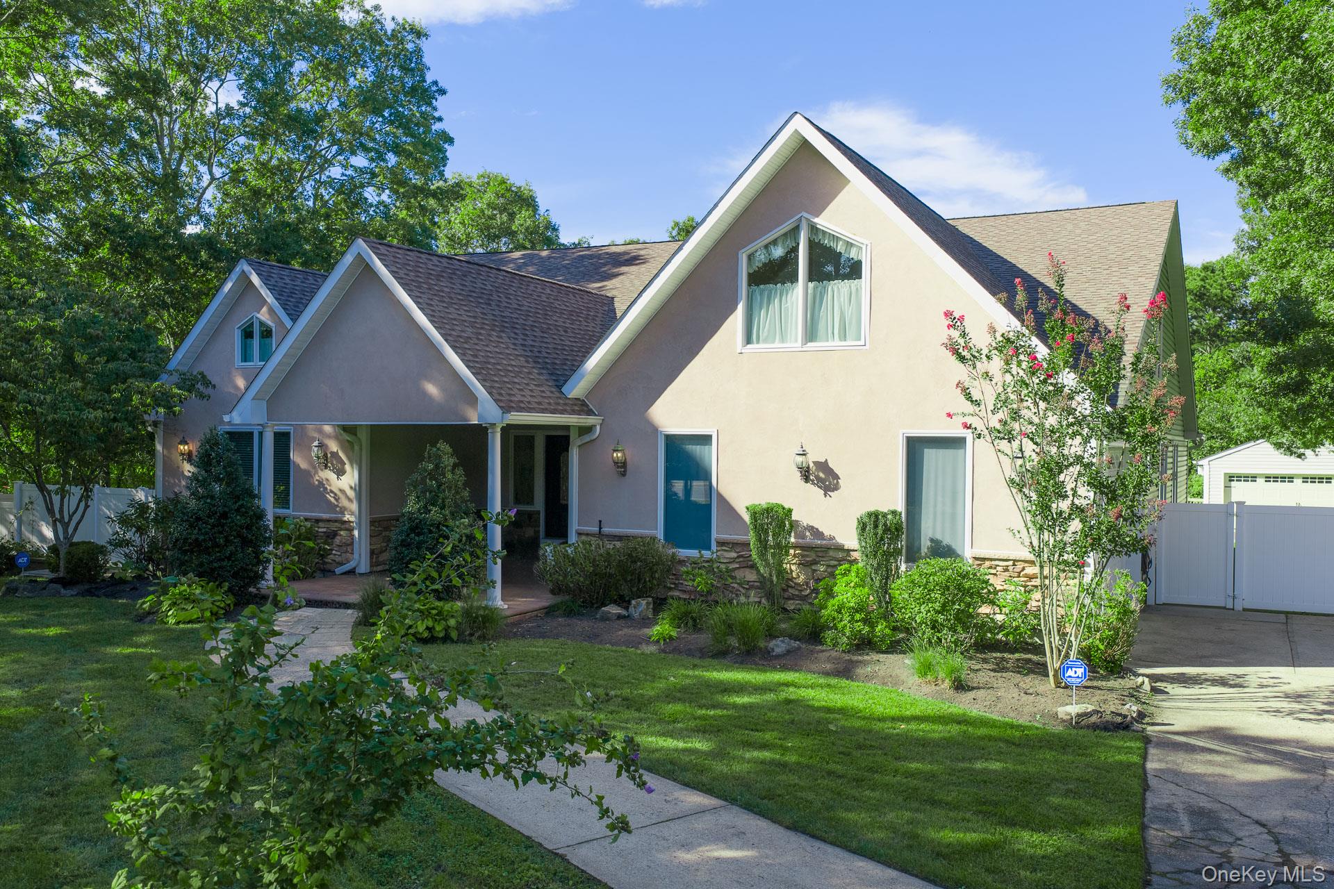 37 W Woodside Avenue Property Photo 3