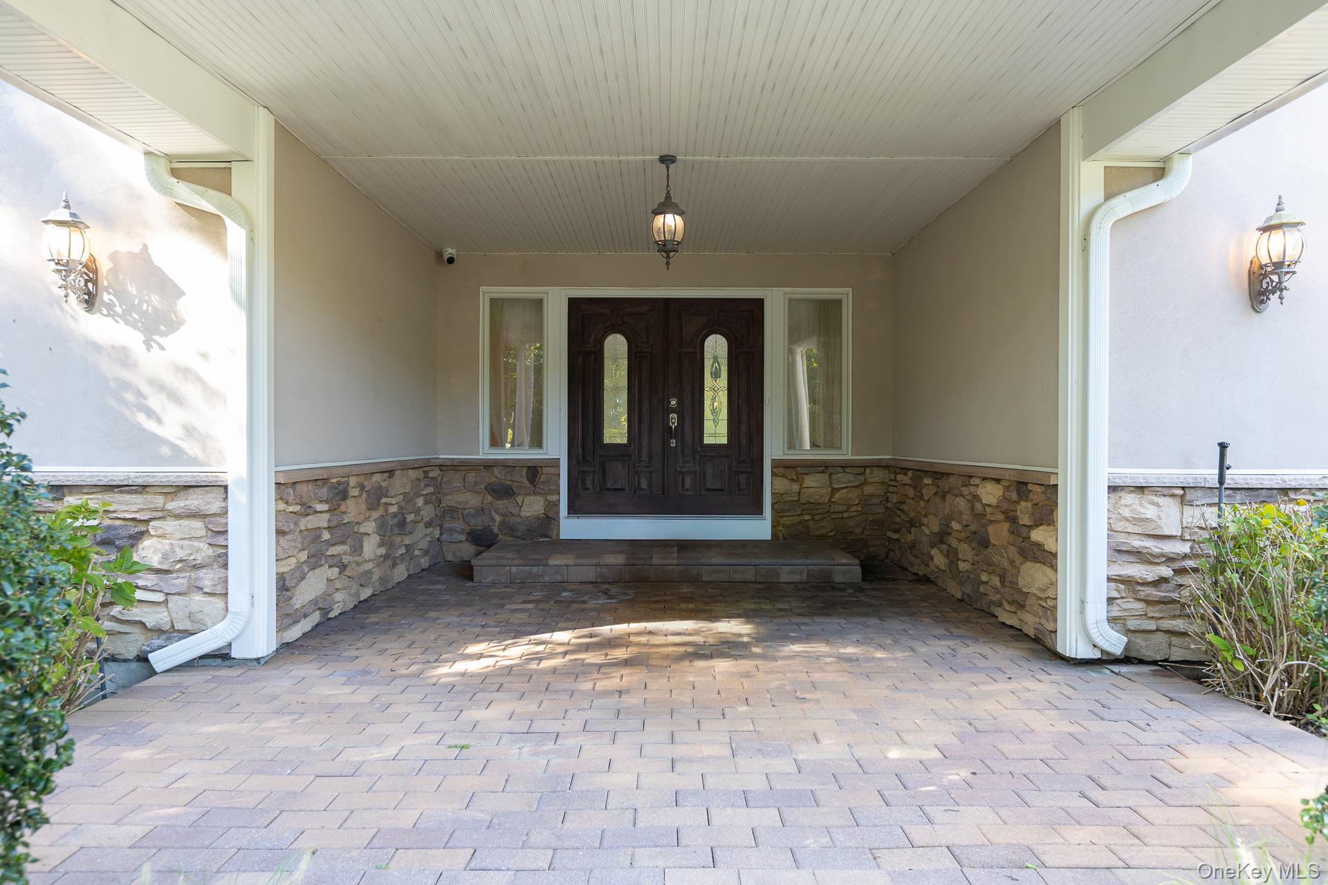 37 W Woodside Avenue Property Photo 5