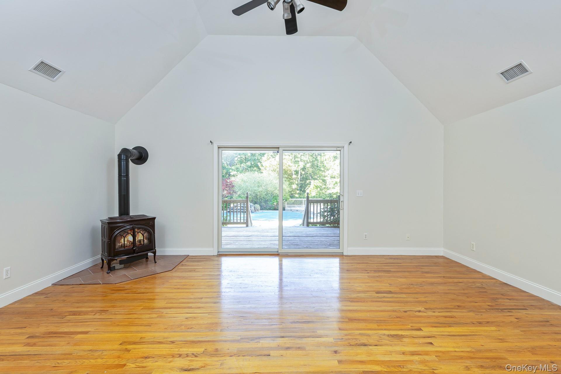 37 W Woodside Avenue Property Photo 7